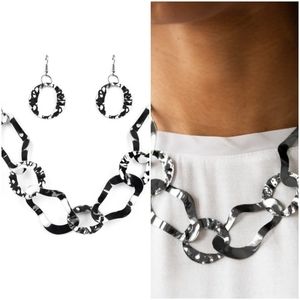 CAPITAL CONTOUR GUNMETAL NECKLACE/EARRING SET